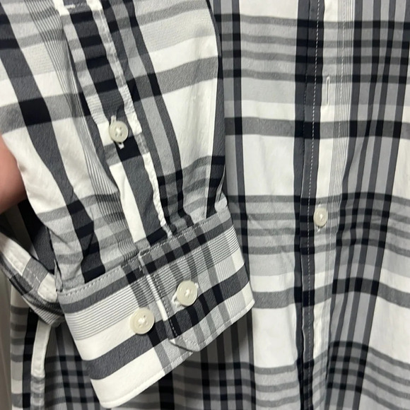 Express Fitted Black and white Plaid Button Down Dress Shirt size Small 14-14.5 - Picture 6 of 7